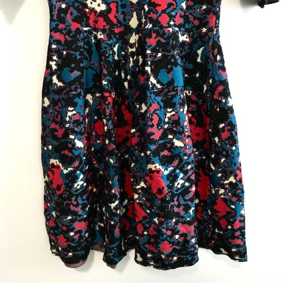 Floral Patterned Dress - Picture 3 of 10